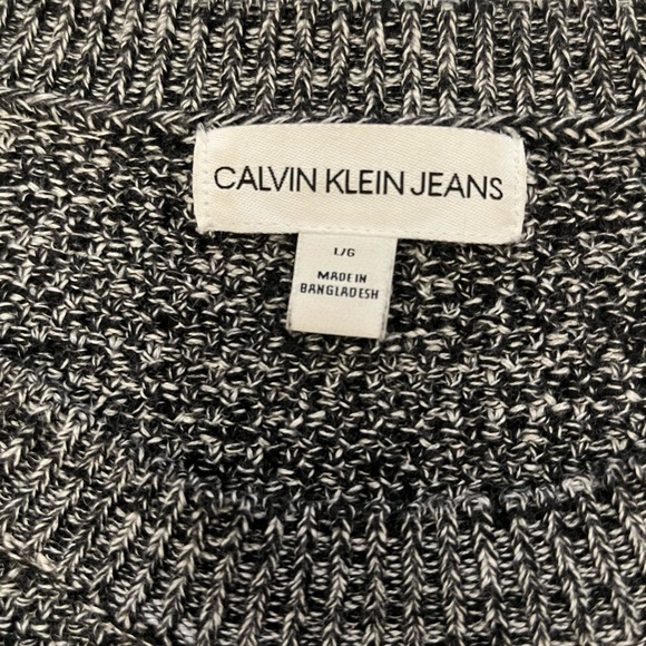 Calvin Klein oversized Heather Gray long crop sweater.  Crew neck Size Large - Picture 5 of 10